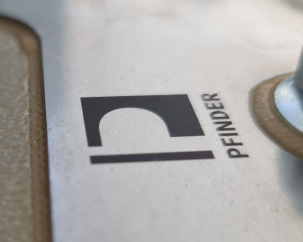 Beschädigter und korrodierter Unterboden